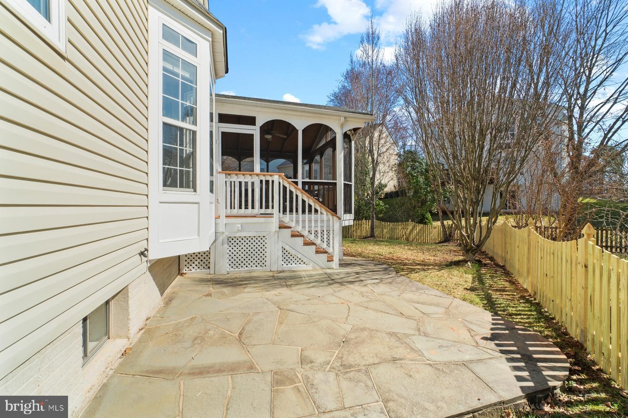 18252 Oak Lake Ct