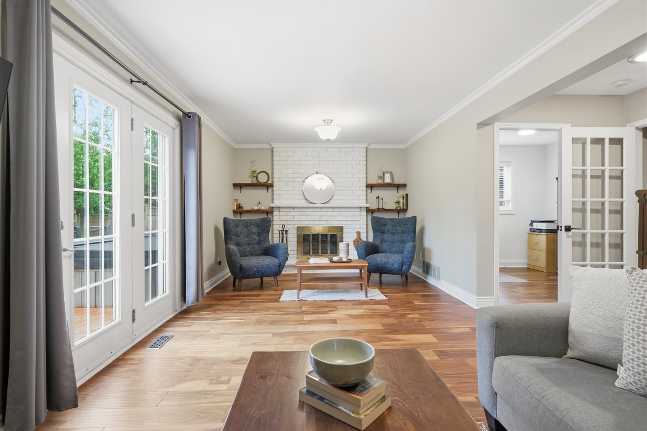 Spacious River Oaks Backsplit
