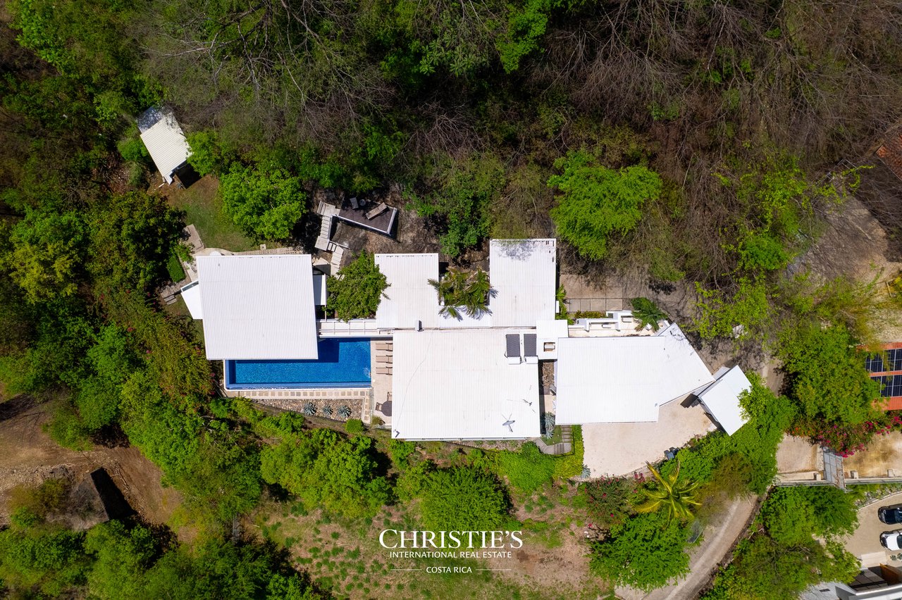 Casa Holmes: Award-Winning Glass House with Ocean Views