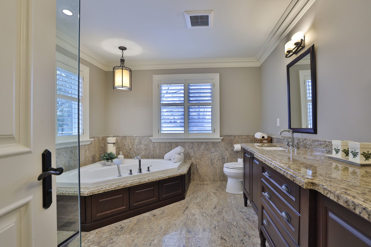 390 Seaton Drive, Oakville