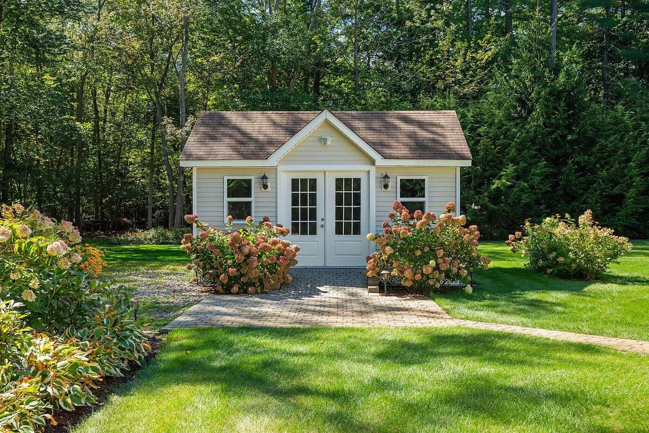 2 Brookside Ln