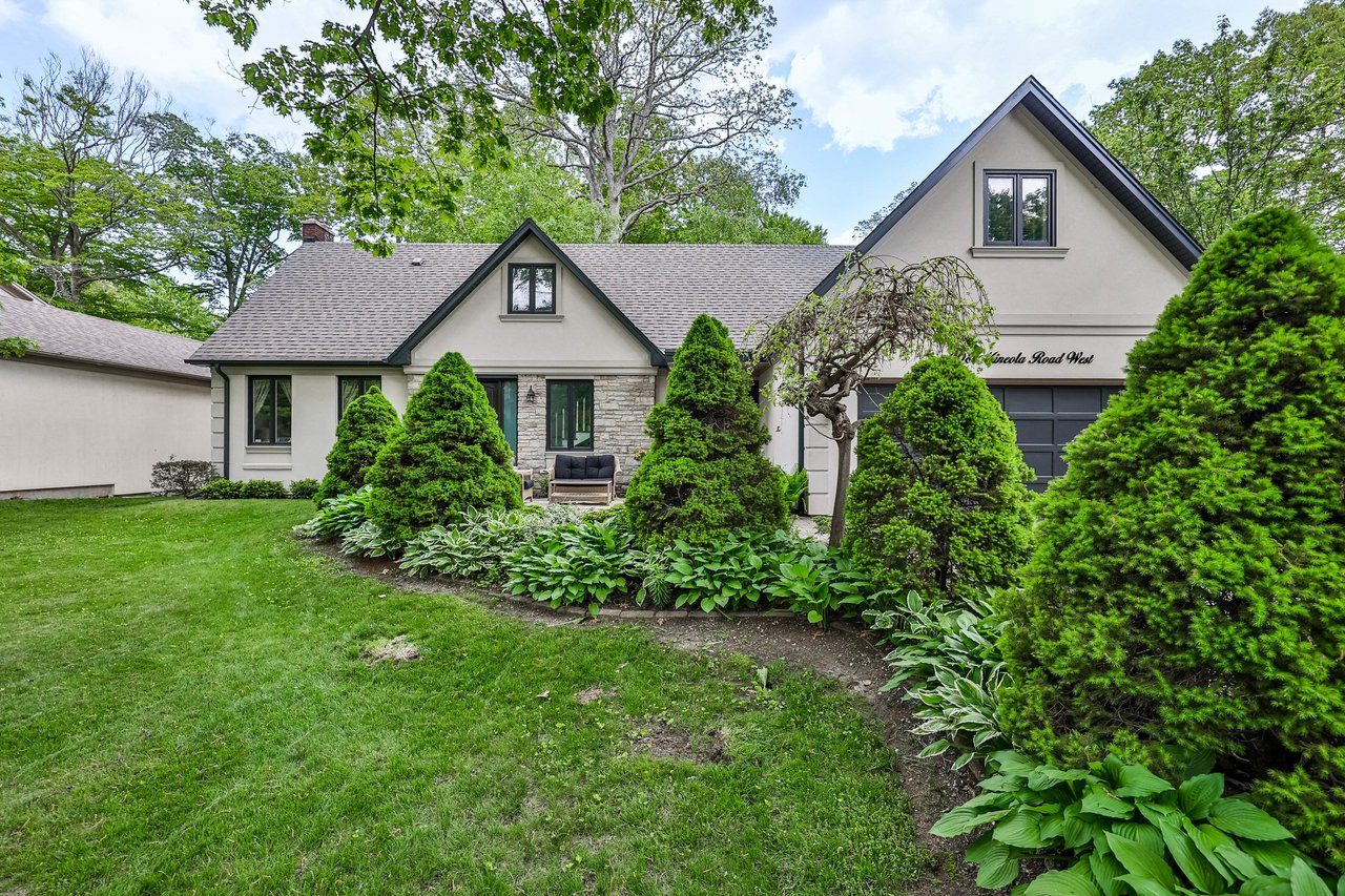 208 Mineola Rd W