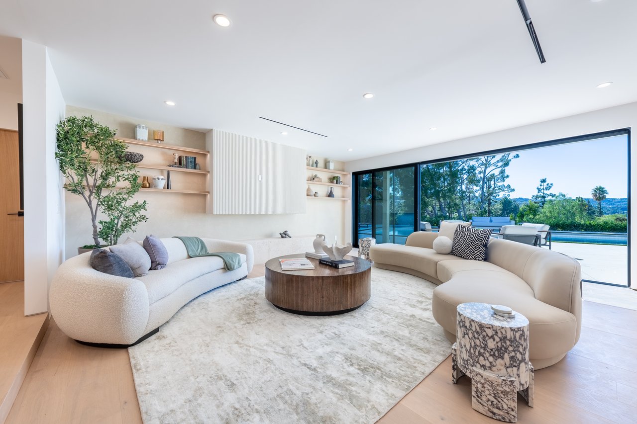 17969 Medley Drive, Encino