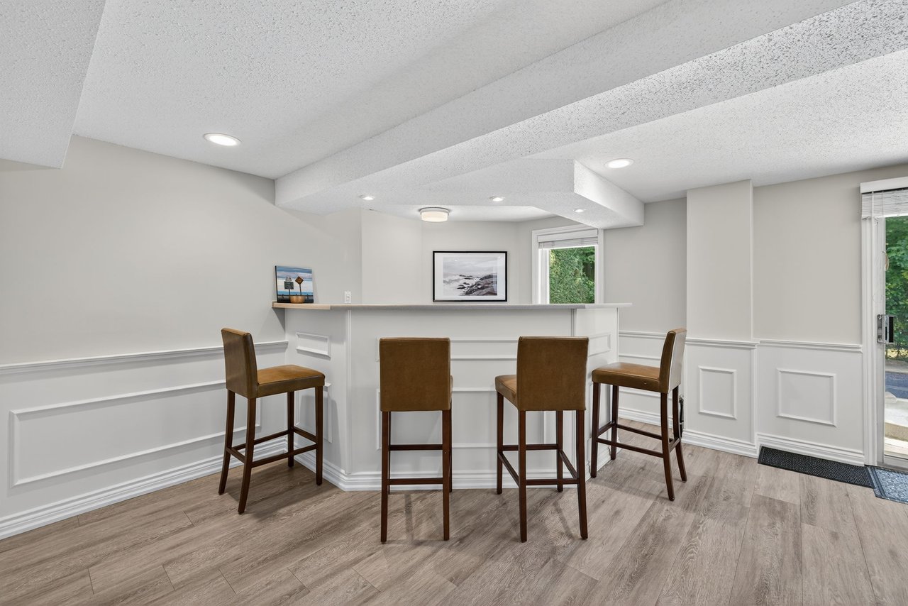 6 Falling Leaf Crt, Aurora