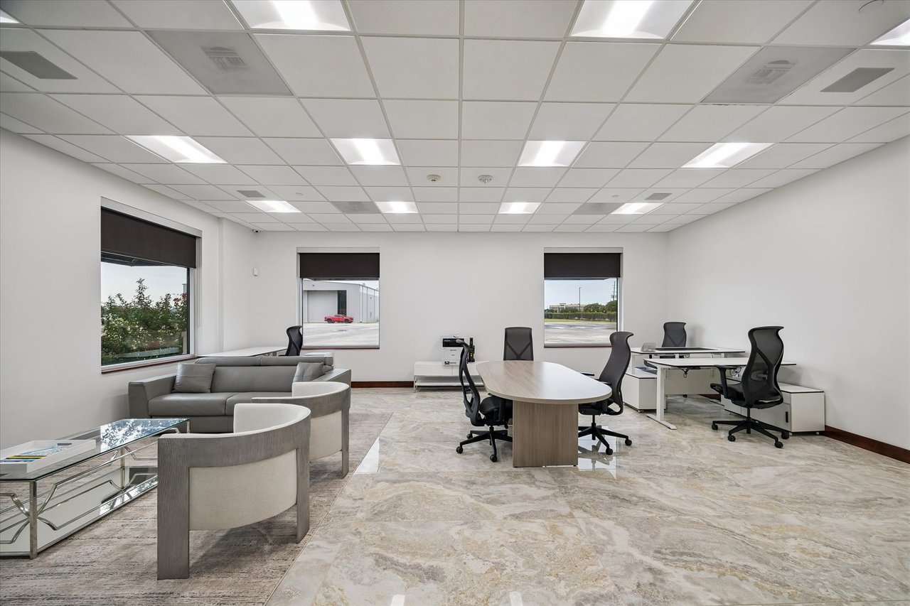 Hangar + Office - Sugar Land Regional Airport (KSGR)