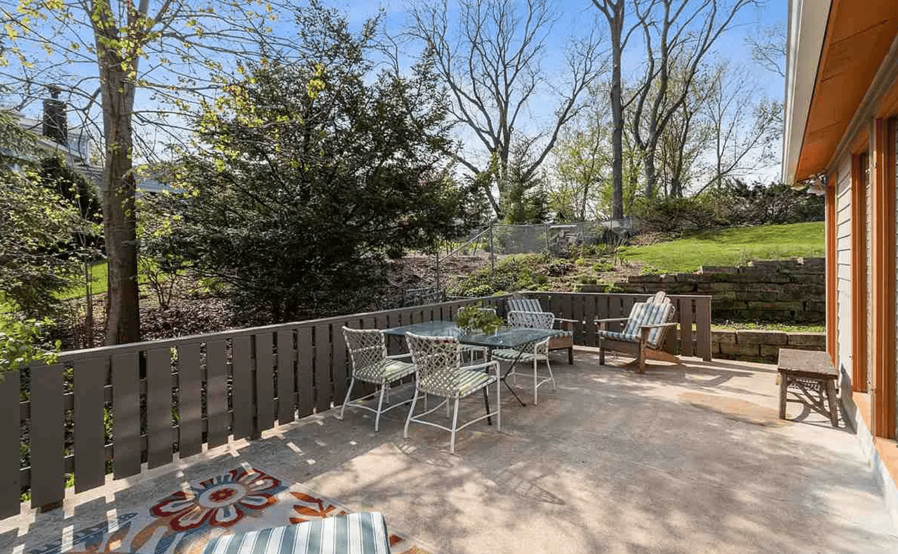 145 Oakridge Ave