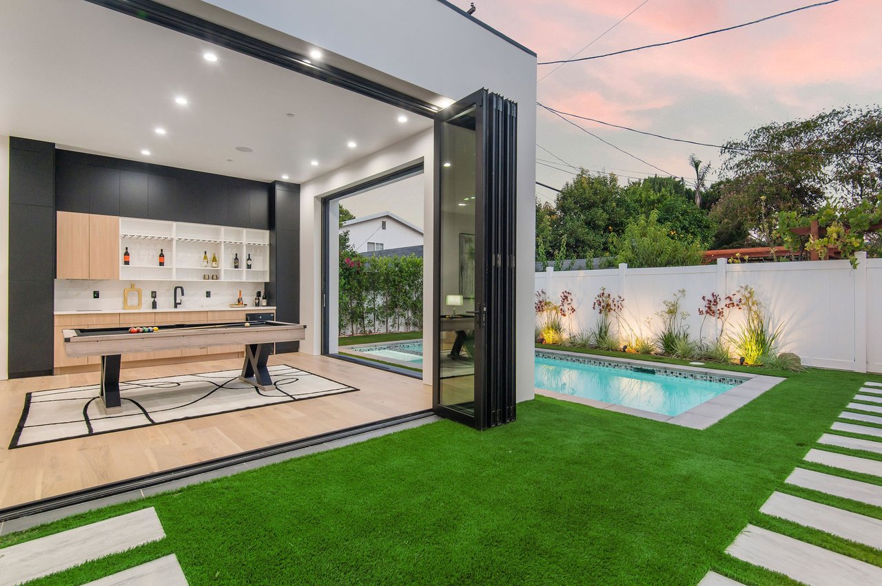 5132 Lindley Ave, Encino