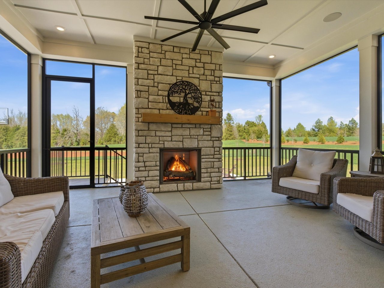 1008 Broadmoor