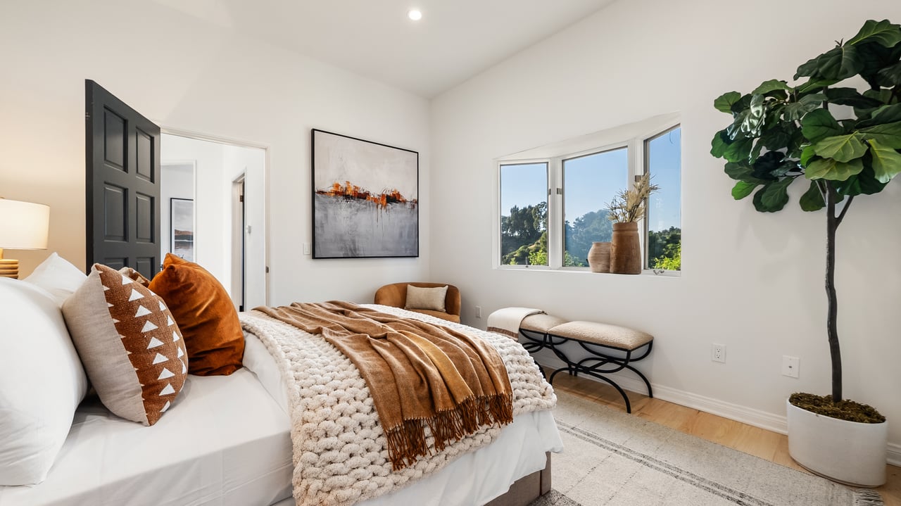 2591 Leicester Dr, Hollywood Hills