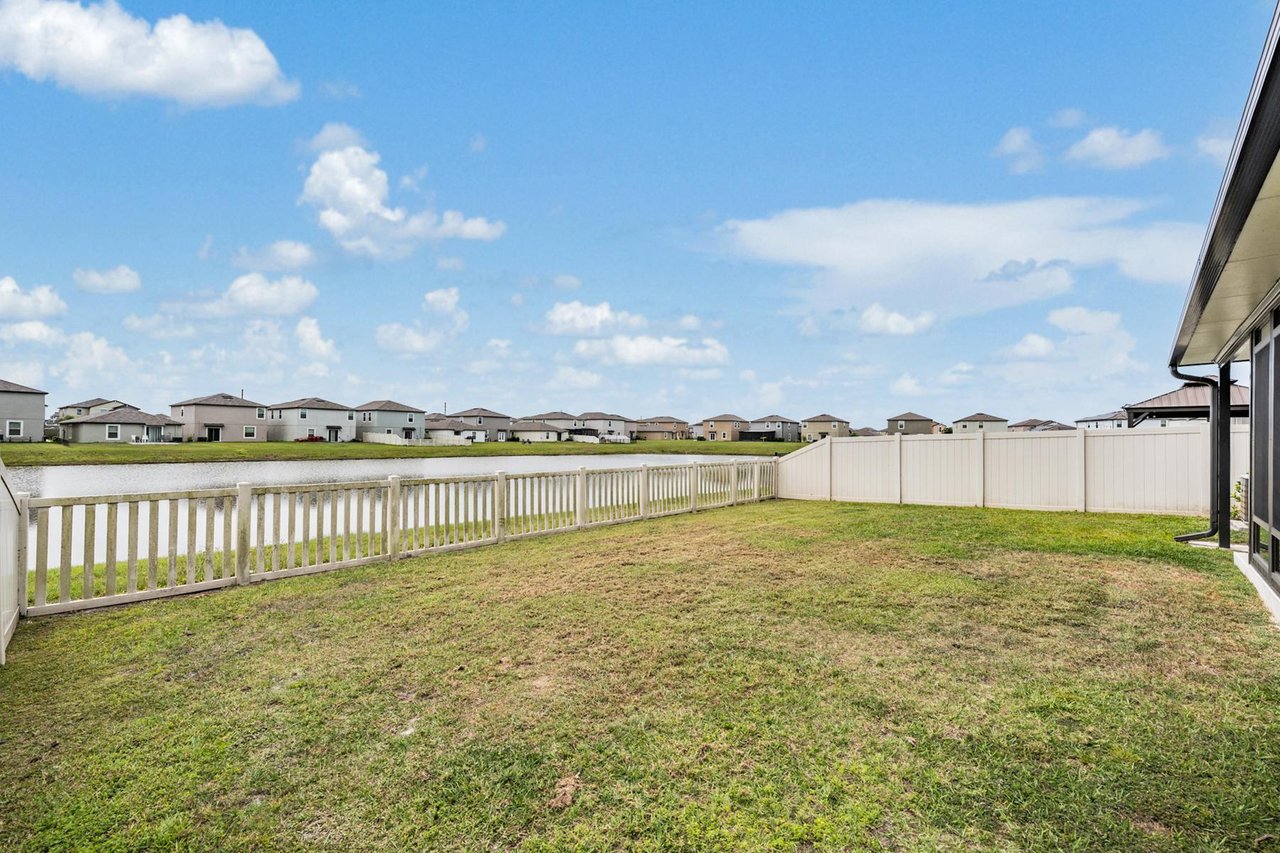 Solar-Powered Dream Home in Epperson Lagoon – 6 Beds + Florida Room!