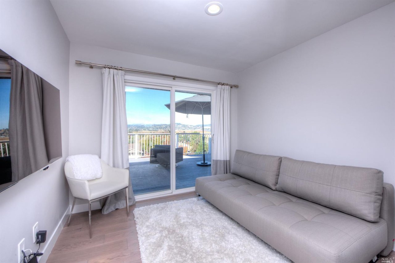13 Constitution Dr