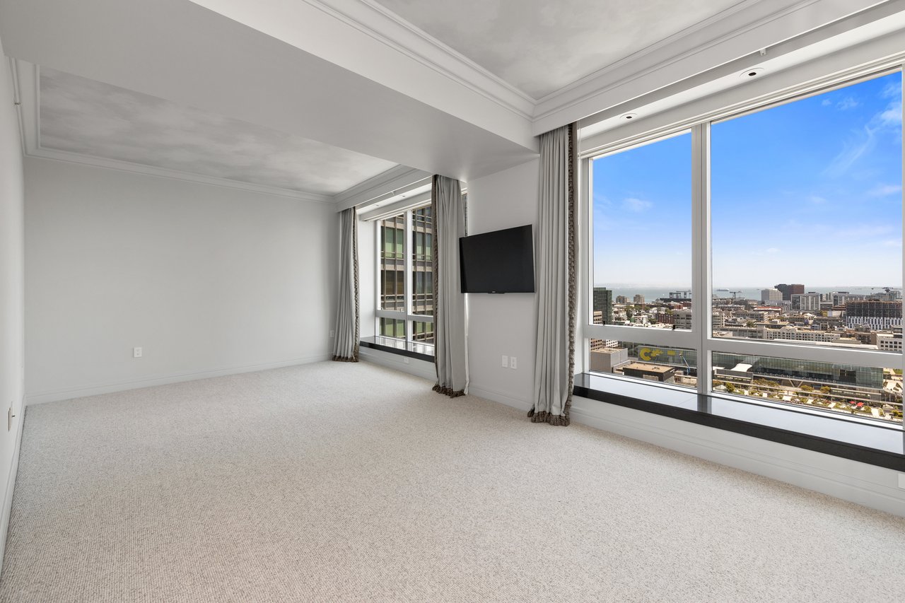 Glass-Walls and Panoramic Views