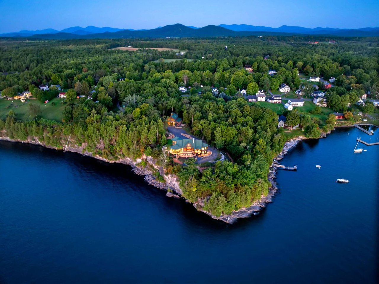 2226 Lake Shore Road