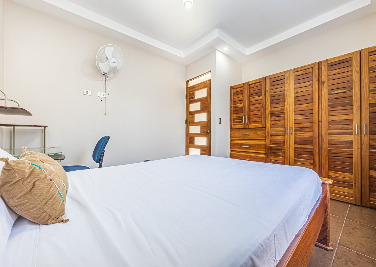 EXCEPTIONAL 5-BEDROOM RESIDENCE– PRIME LOCATION & VERSATILE LAYOUT