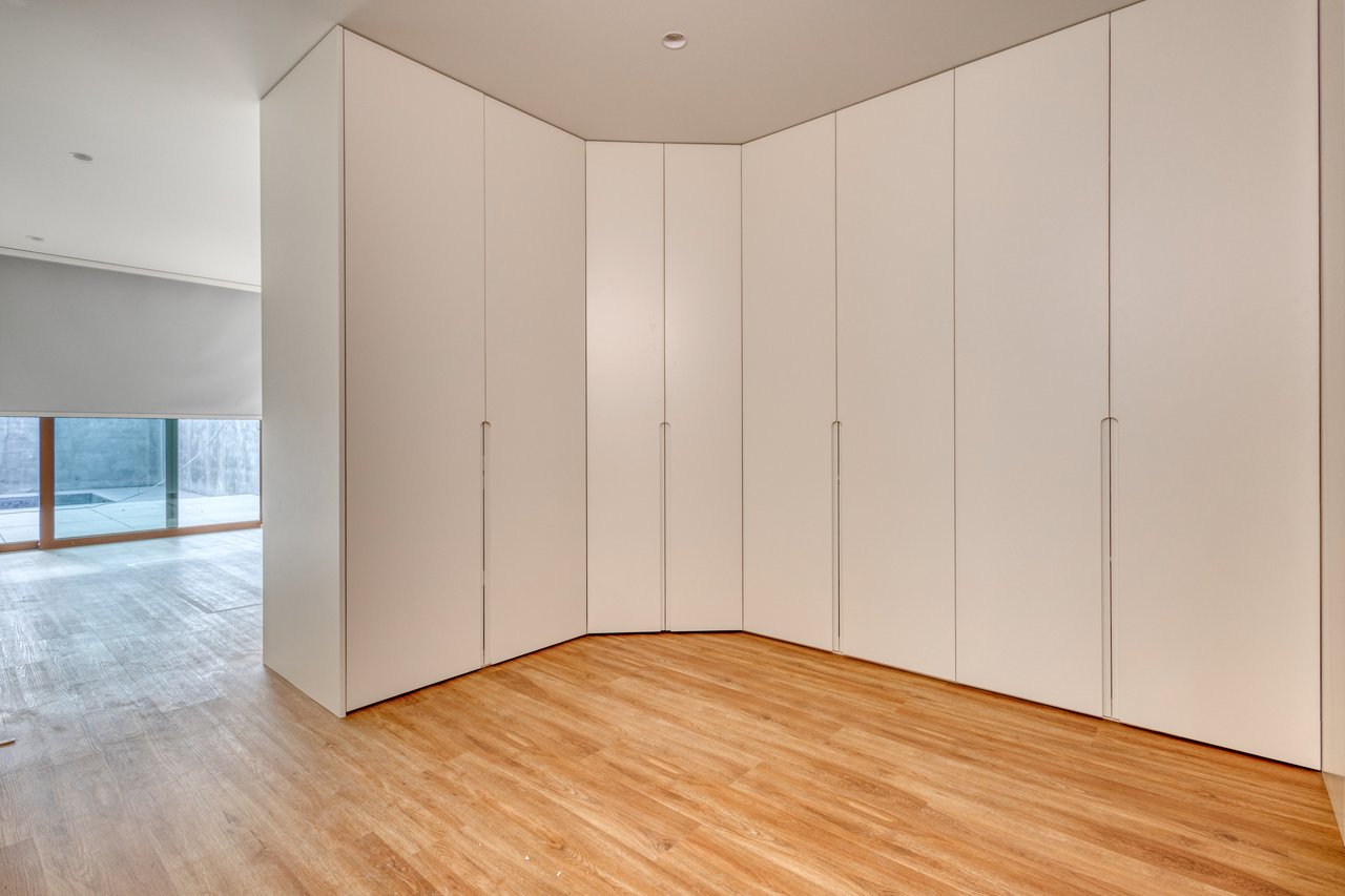 Contemporary 3-Bedroom Luxury Villa with Pool and Large Basement in Palmeira, Braga