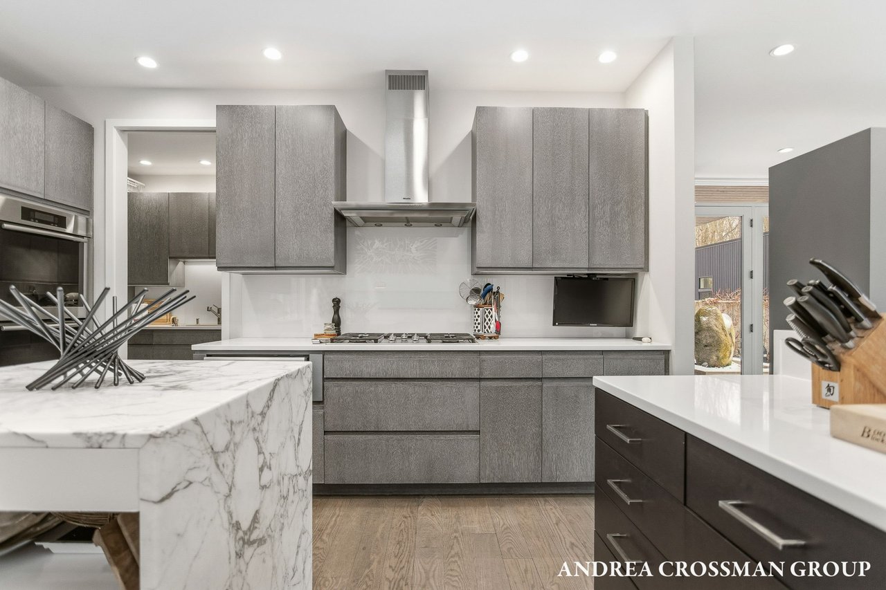 6919 Bendemeer Drive