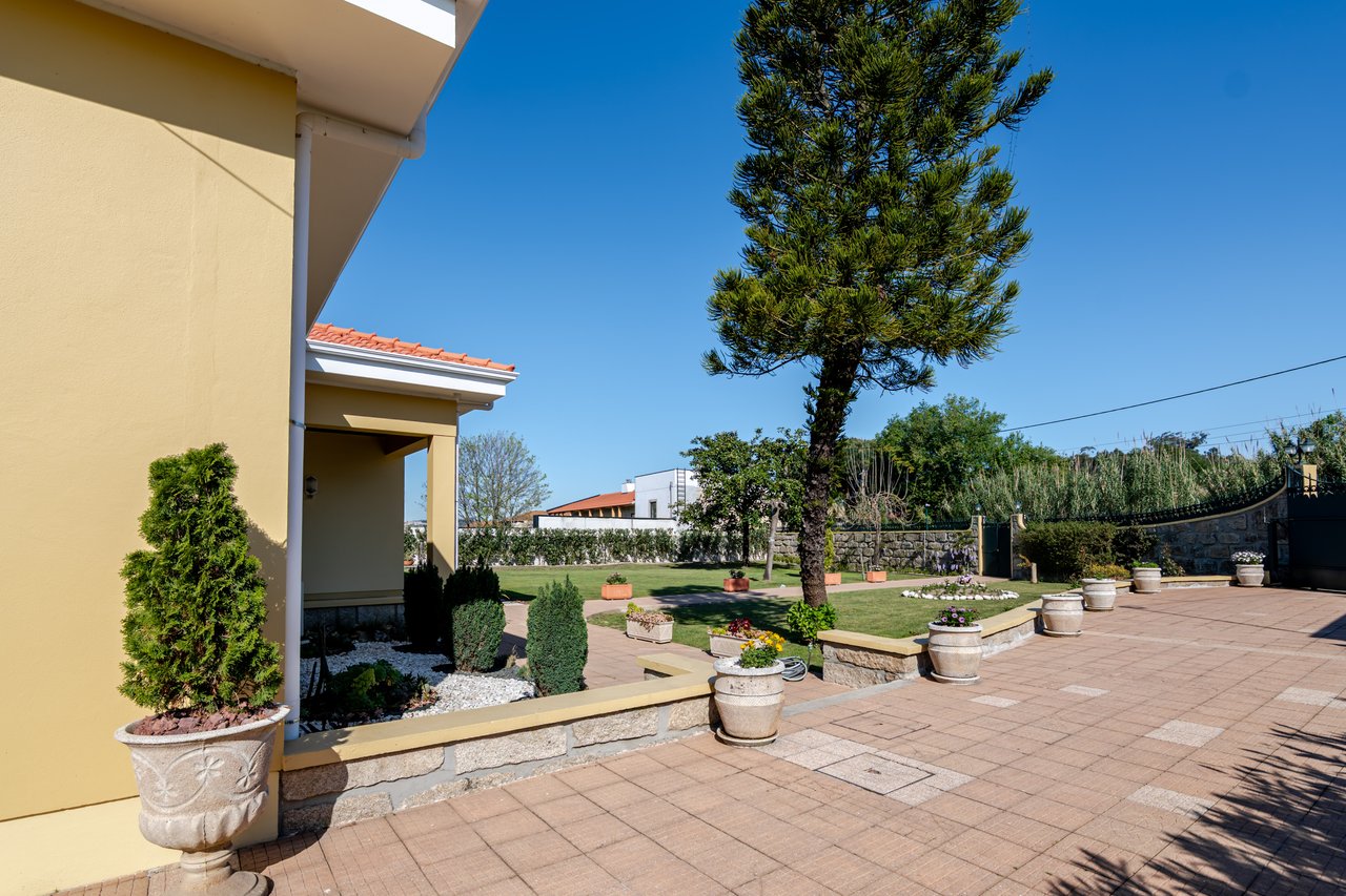 Exceptional Renovated Estate with 4 Residences, Pool & Orchard Near Porto