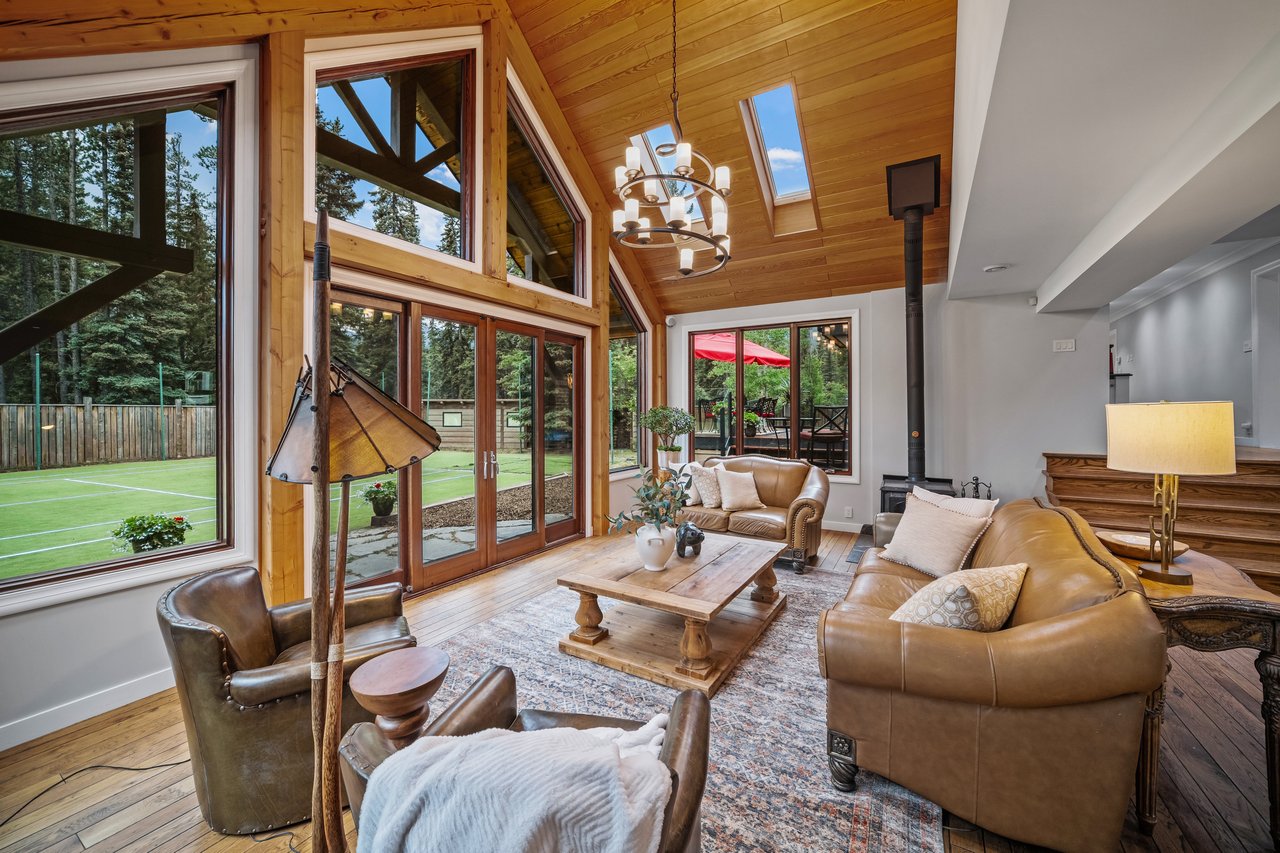 Private Mountain Retreat on Nearly Half an Acre