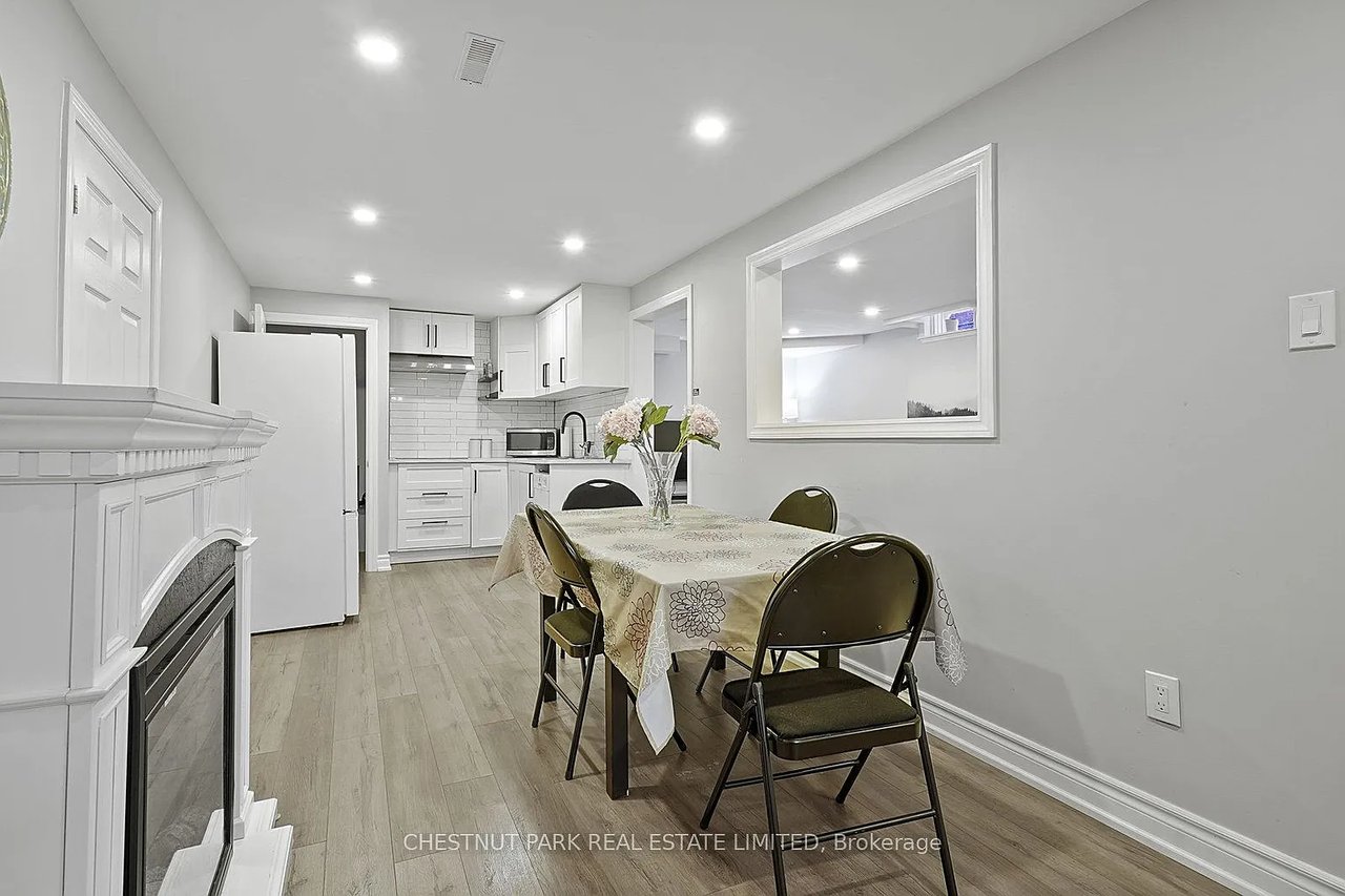 4 Glouster Court