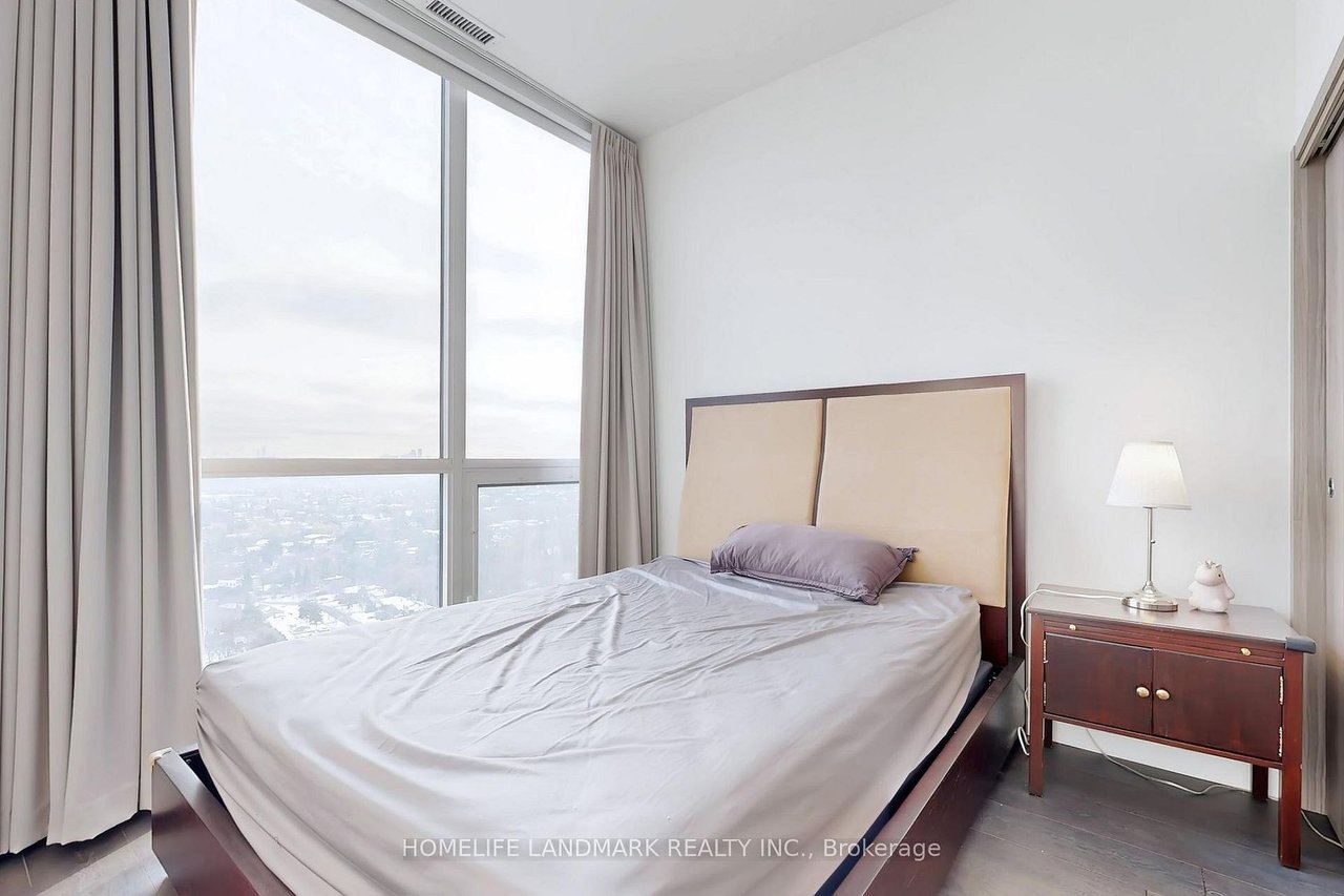 NORTH YORK'S PRESTIGIOUS COMMUNITY PENTHOUSE