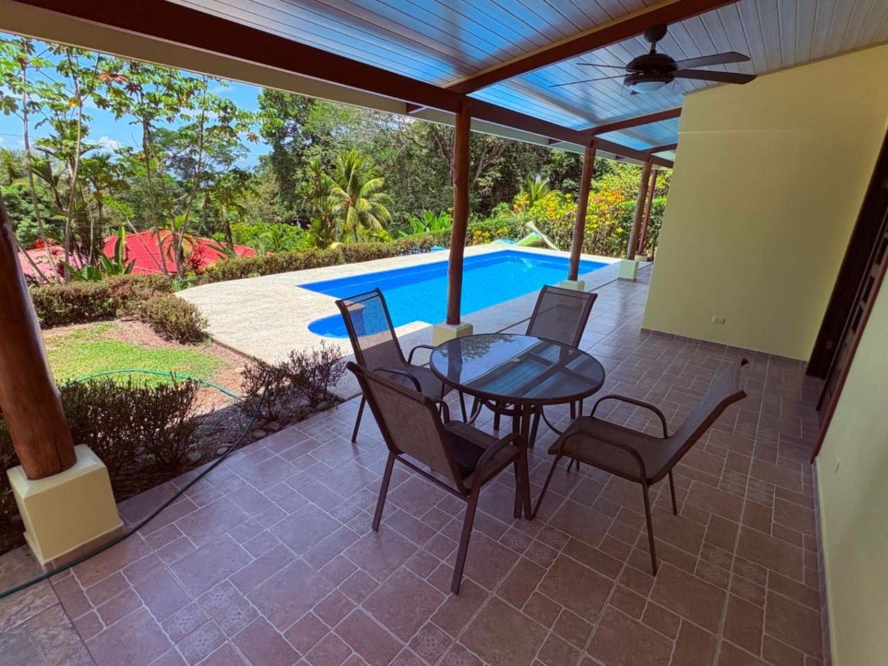 Move in ready 2 bedroom / 2 bathroom home with window ocean view and pool in Ojochal.