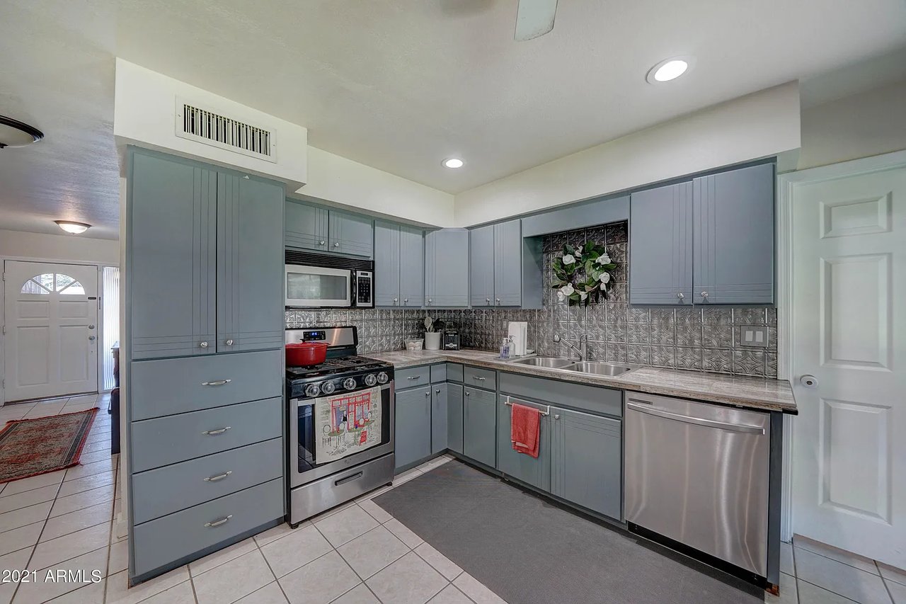 604 E Orangewood Ave