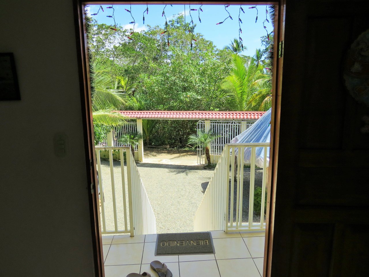 Fully equipped 4 Unit Apartment/Hotel complex 70 meters from the entrance to world-famous Marino Ballena National Park
