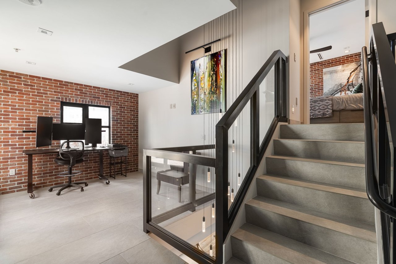 555 Front St, Unit 204