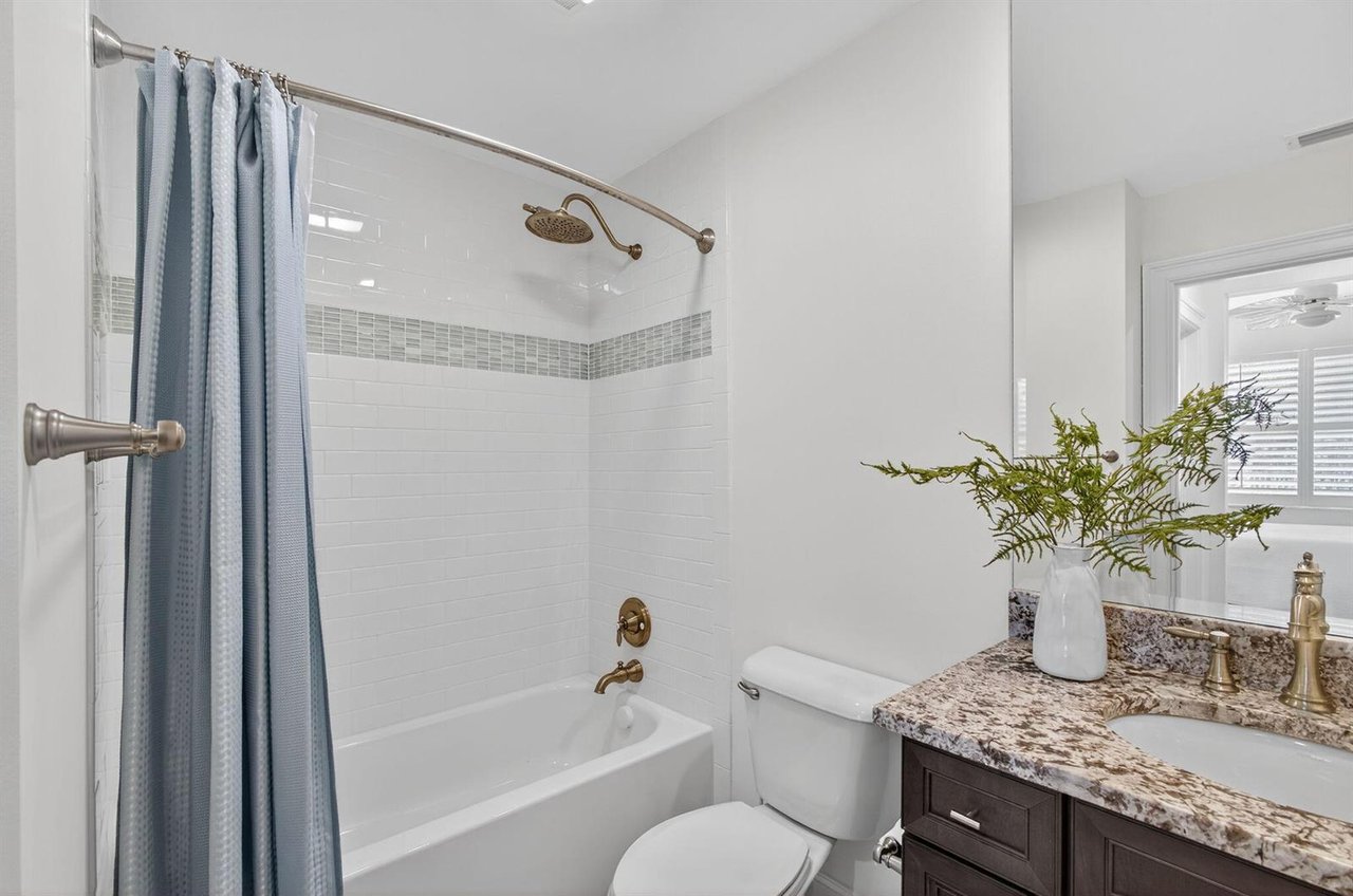 833 Bay Colony Drive S