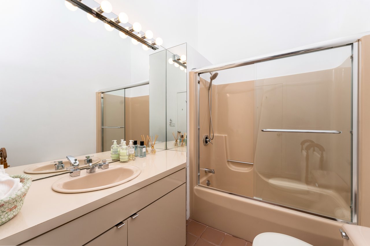 875 & 785 The Strand