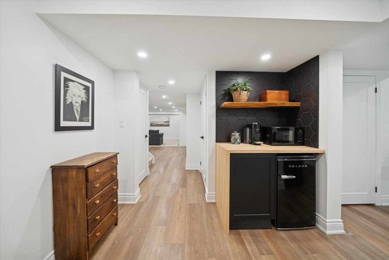 77 Fred Silvester rd