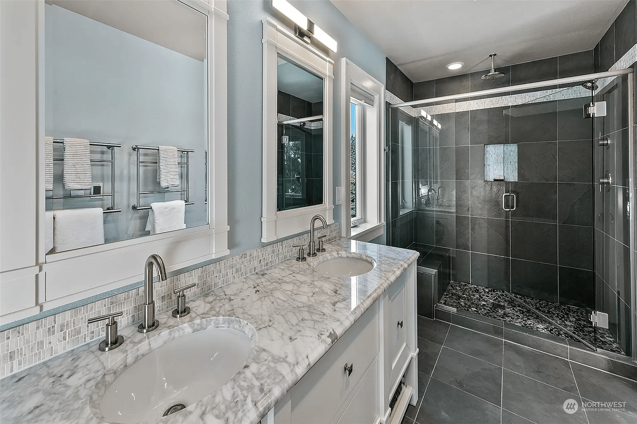 5529 Kenwood Place N