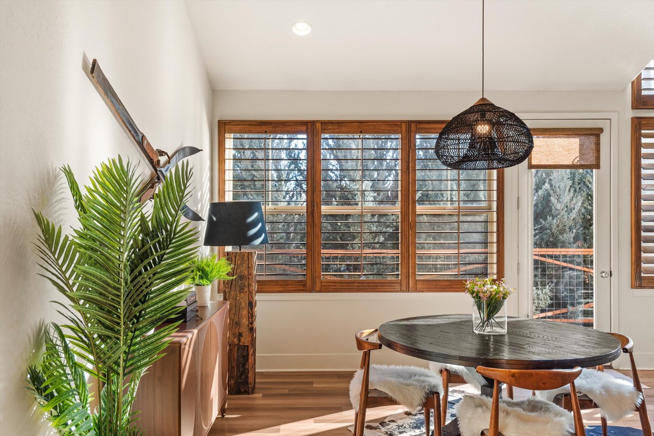 Bright and Stylish Townhome in the Heart of Willits