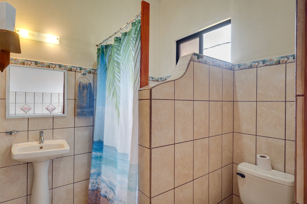 Tamarit House | Spacious Tropical Retreat in Villareal, Costa Rica