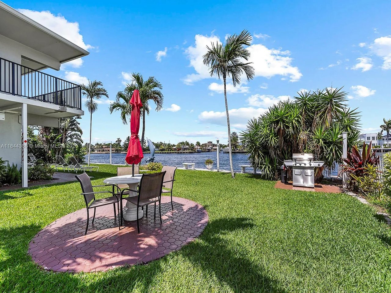 555 N Riverside Dr #4