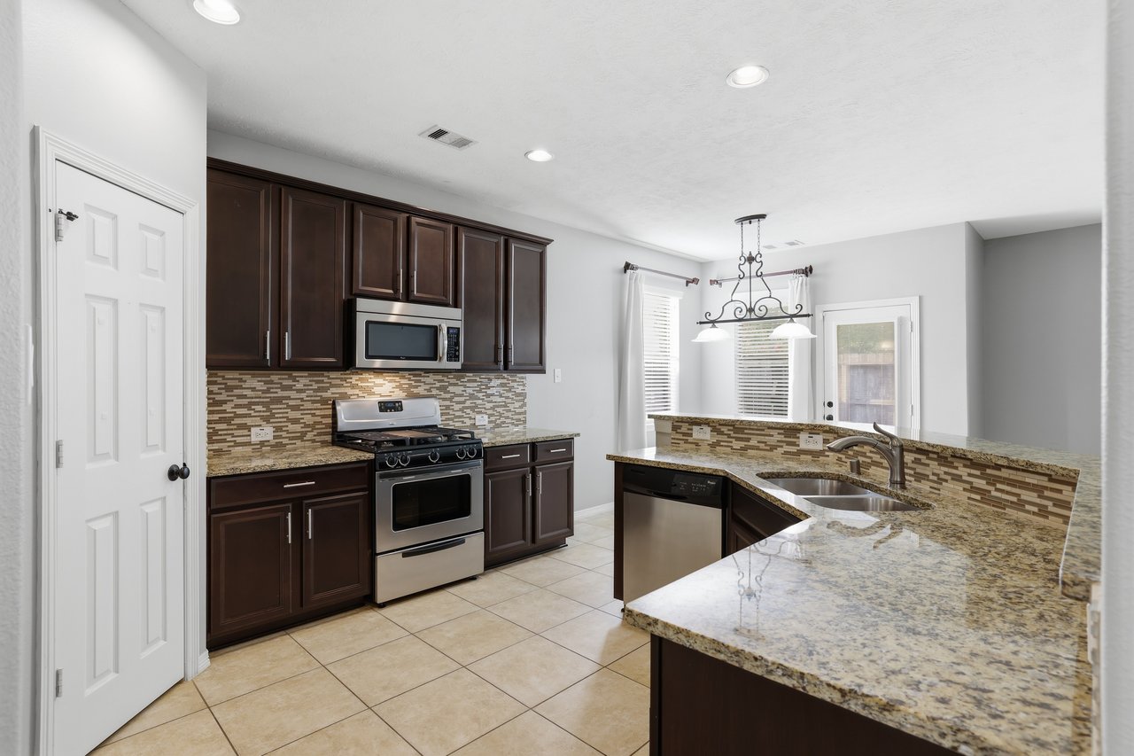 2412 Via Montesano