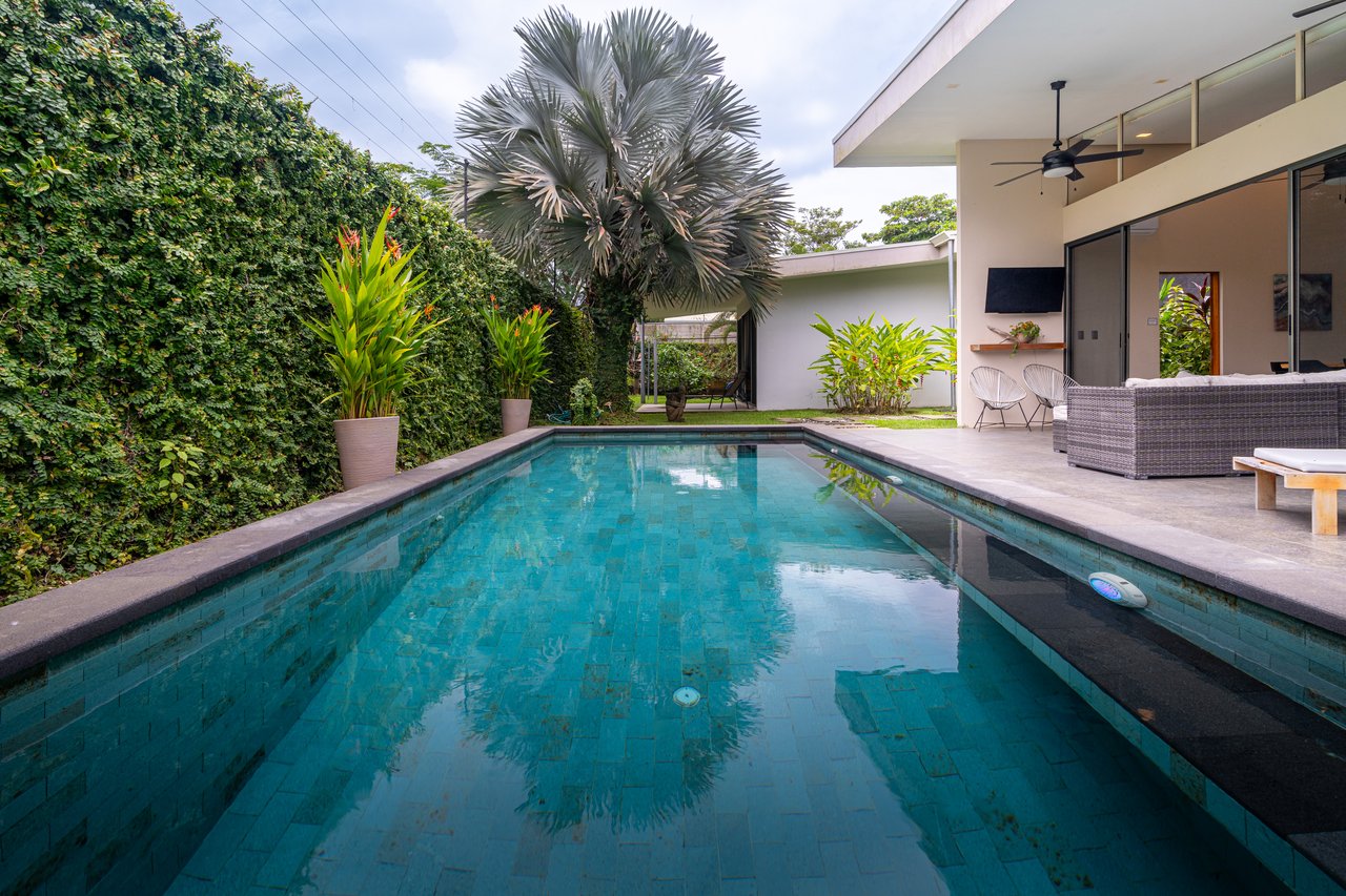Bali Style Beach House with 2 Bedroom Casita