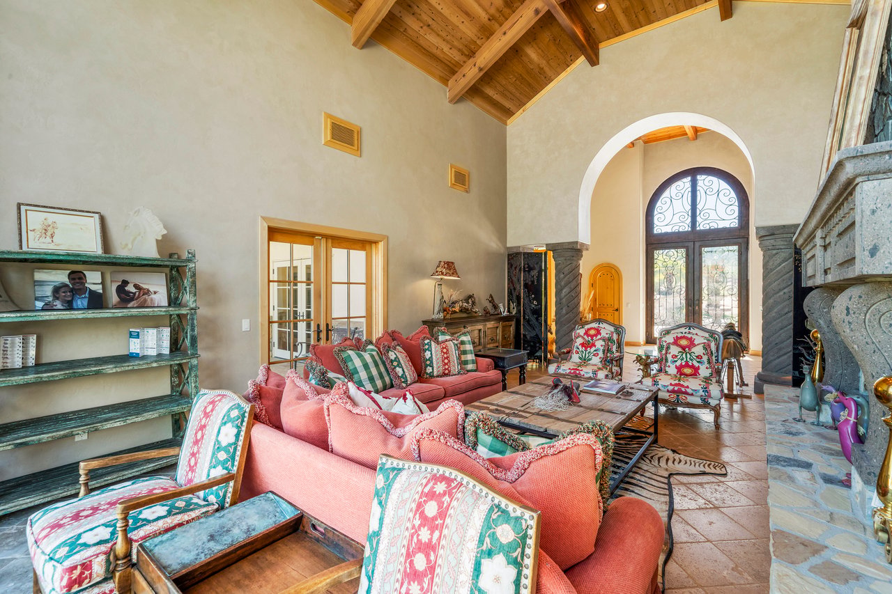41290 Avenida Delores