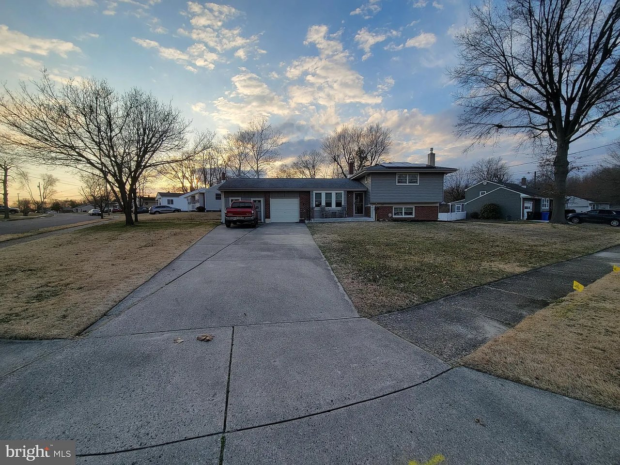 259 Lansing Dr
