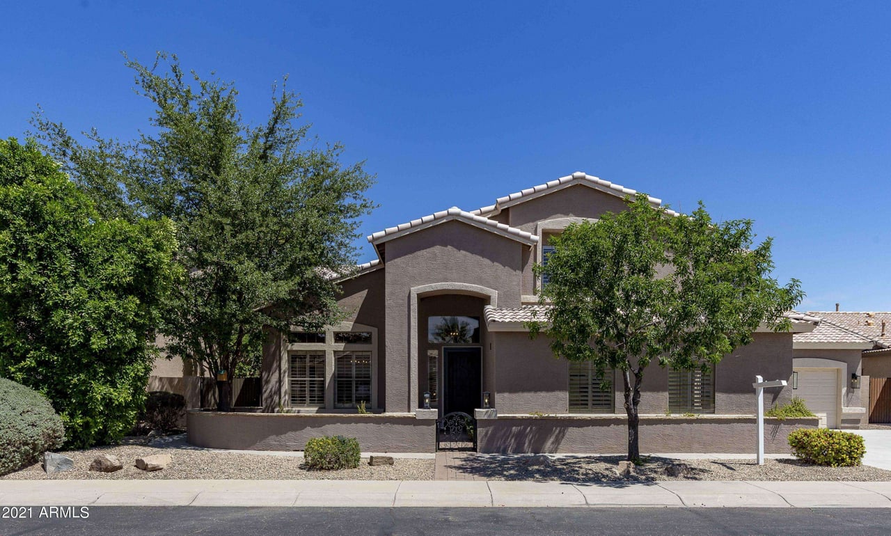 2104 W Longhorn Dr