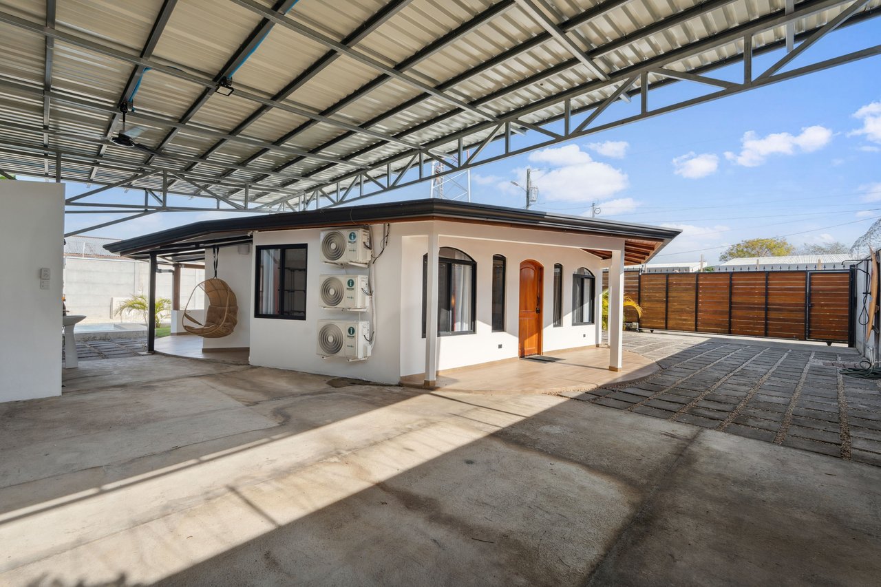 Casa Cozy | The Perfect Blend of Comfort & Convenience, Steps to the Beach!