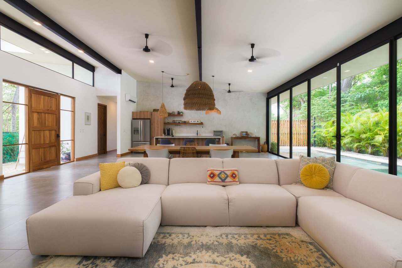 Villa Los Jobos Garden #1 | Modern 4-Bedroom Villa Just 5 Minutes from Tamarindo Beach – Newly Remodeled and Move-In Ready