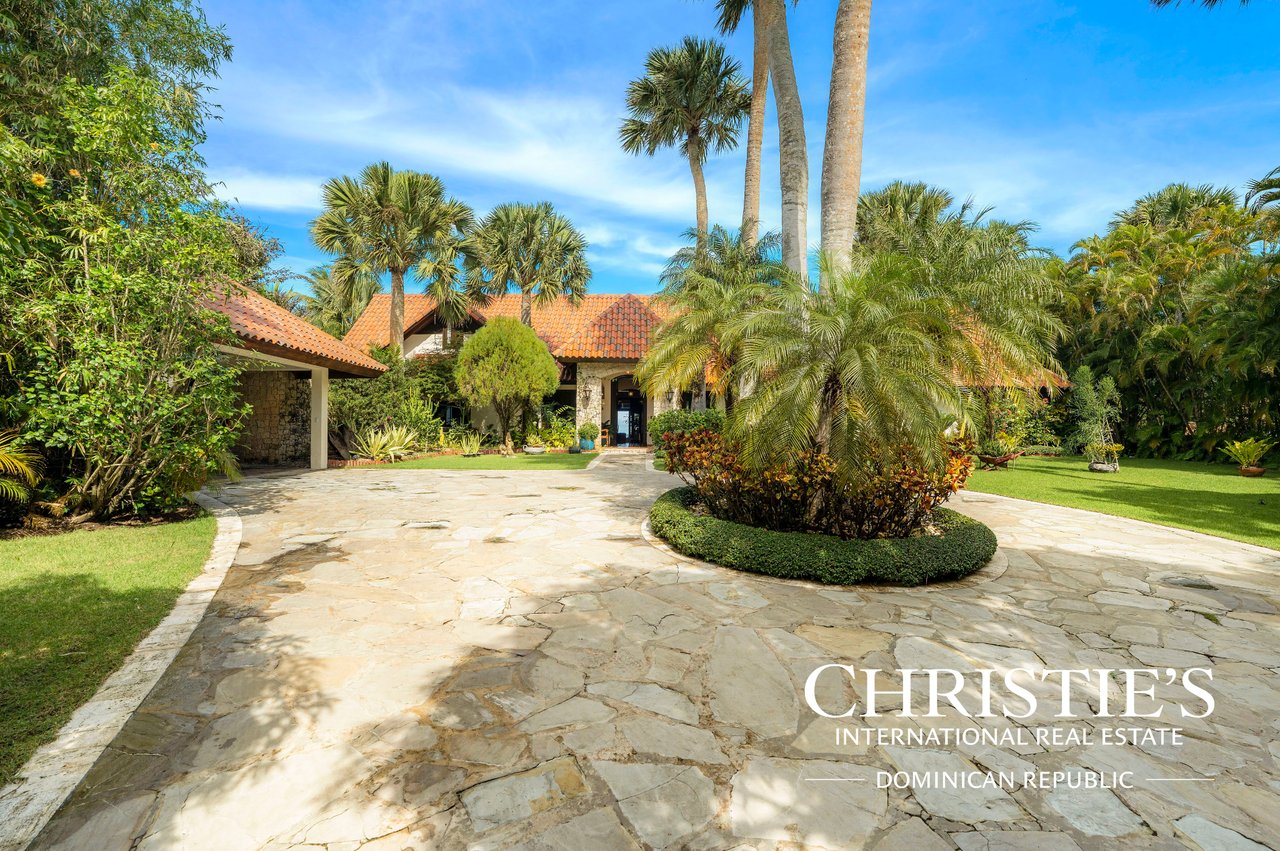 Villa Shangri-la – Caribbean Oceanfront Villa