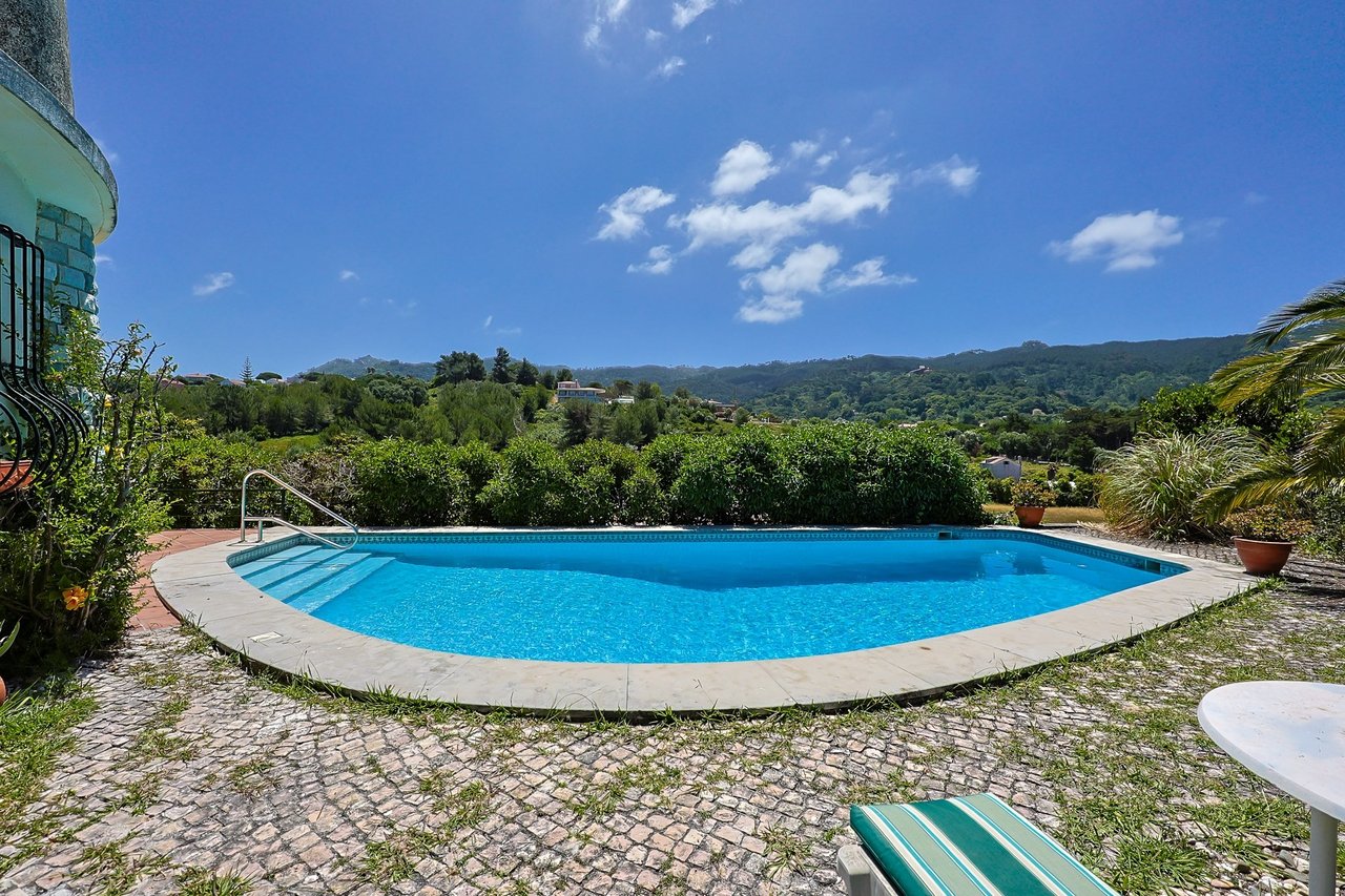 Exclusive Family Villa with Expansive Gardens Near Sintra’s UNESCO Heritage Centre