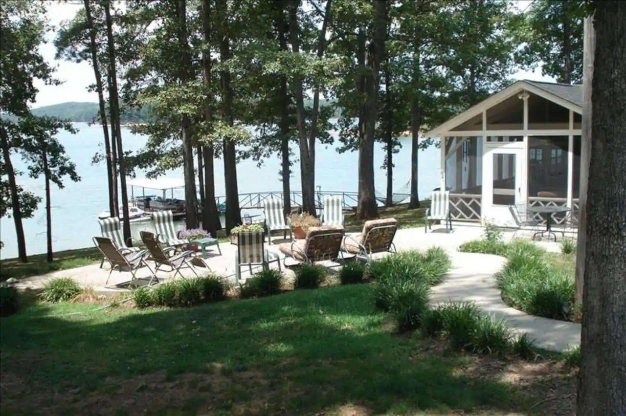 When Is the Best Time to Sell a Lake Home?