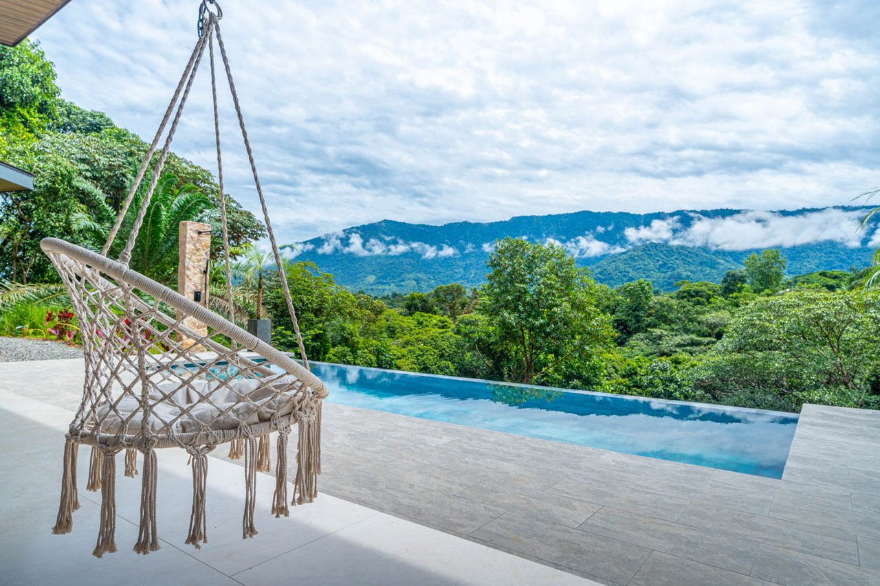 Ojochal Modern Jungle Home with Infinity Pool & Mountain Views