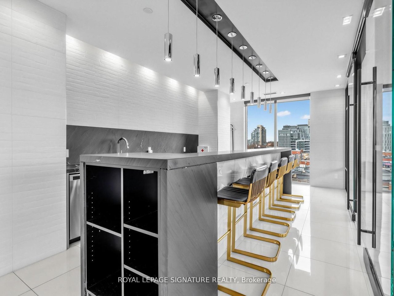 J. DAVIS HOUSE PENTHOUSE 