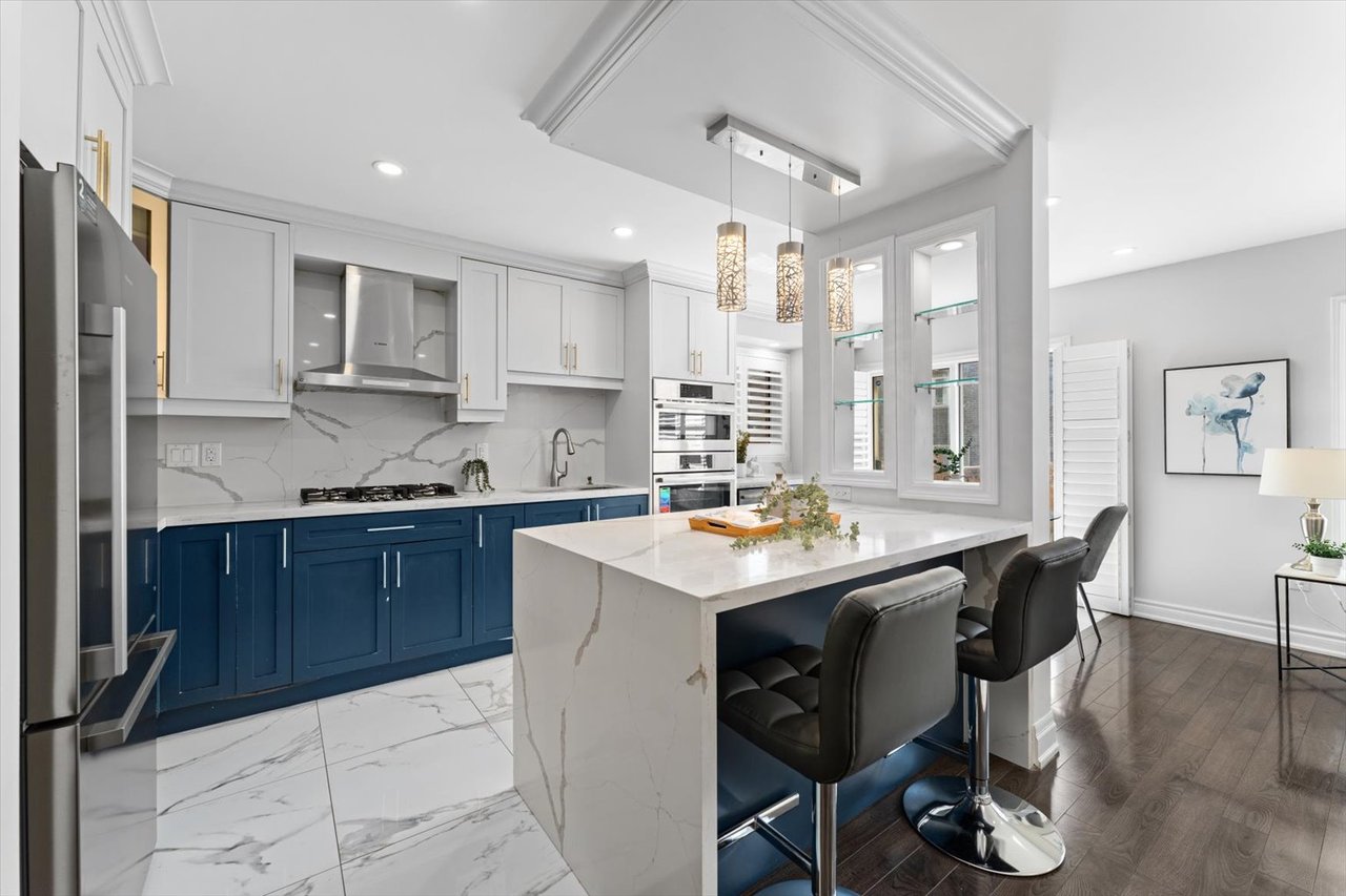 17 Holroyd St