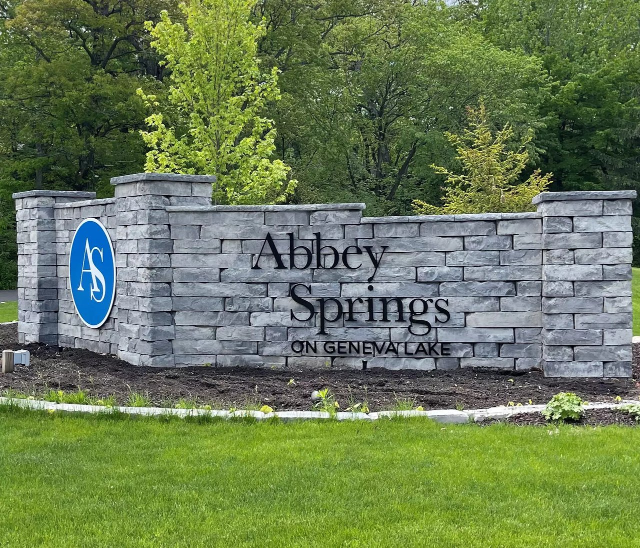 158 Abbey Springs Dr