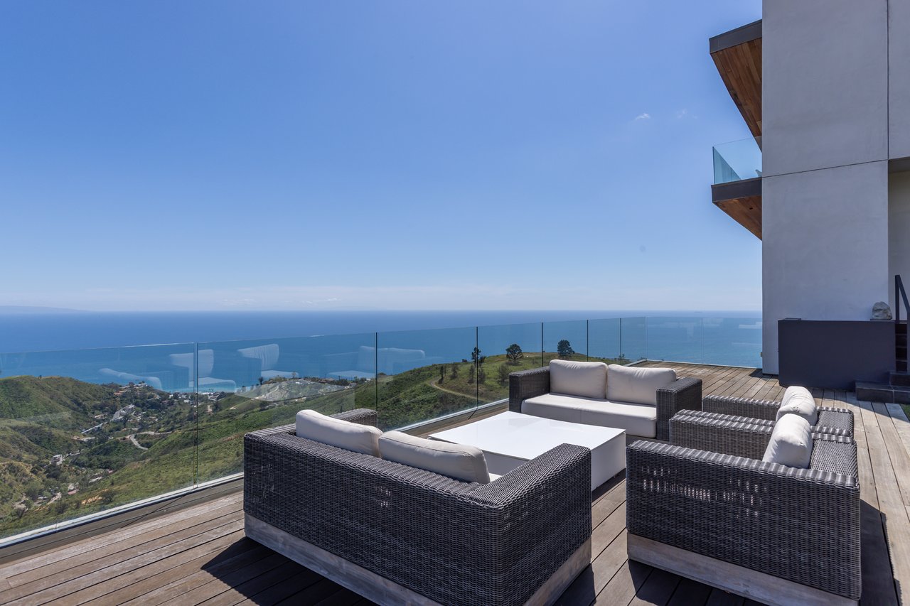 Casa Azure by Oraklus